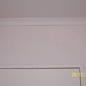 Cracks/gaps/chips in walls/cornices to fix