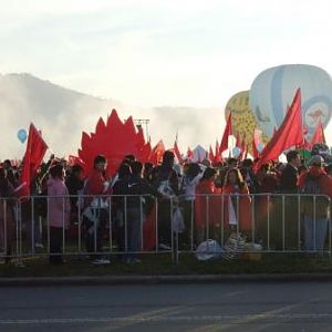 Chinese supporters at torch relay