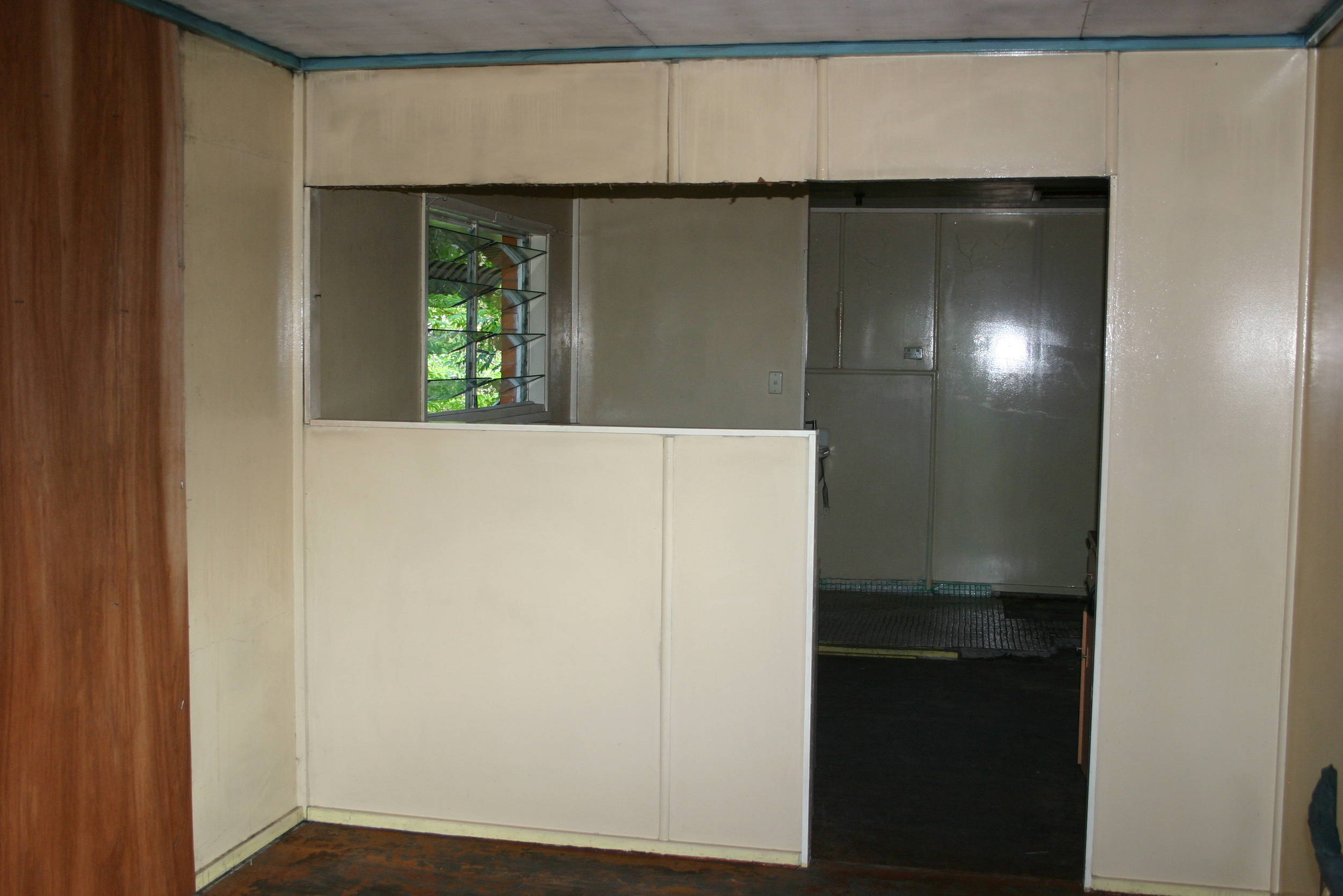 Kitchen partition wall