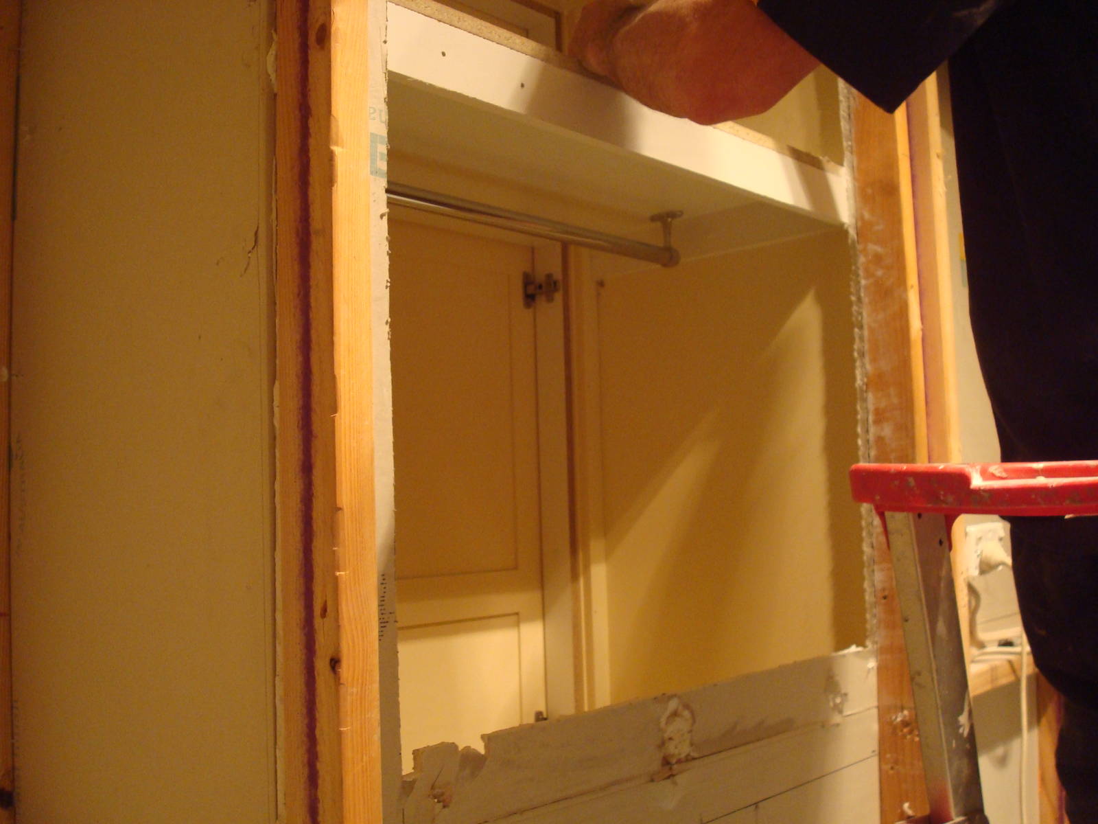 mirror cabinet in wall cavity
