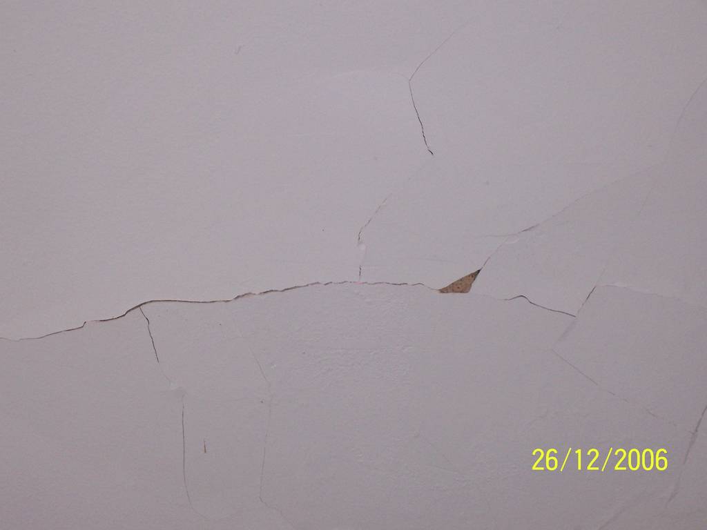 Walsh St - crack in wall from bath removal